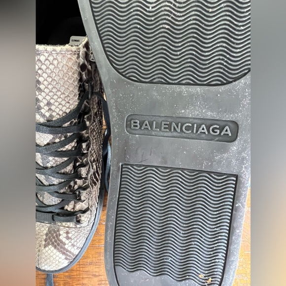 ✨SALE✨ Balenciaga snake print sneakers ✨SALE✨ - Picture 4 of 7